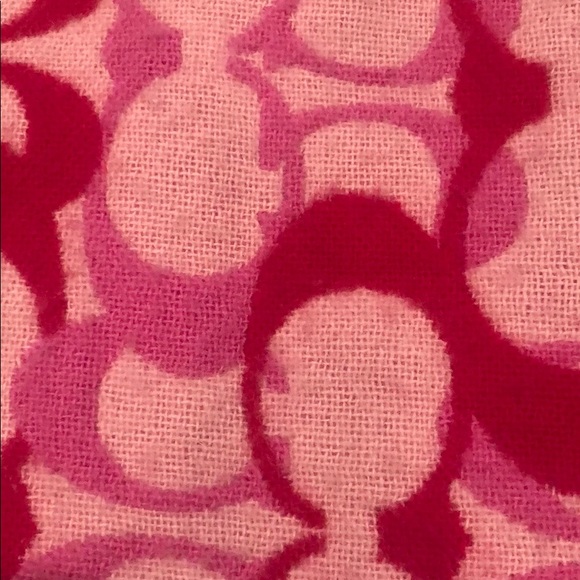 1 LEFT! EUC Signature COACH Wool Scarf, Pink - Picture 3 of 6
